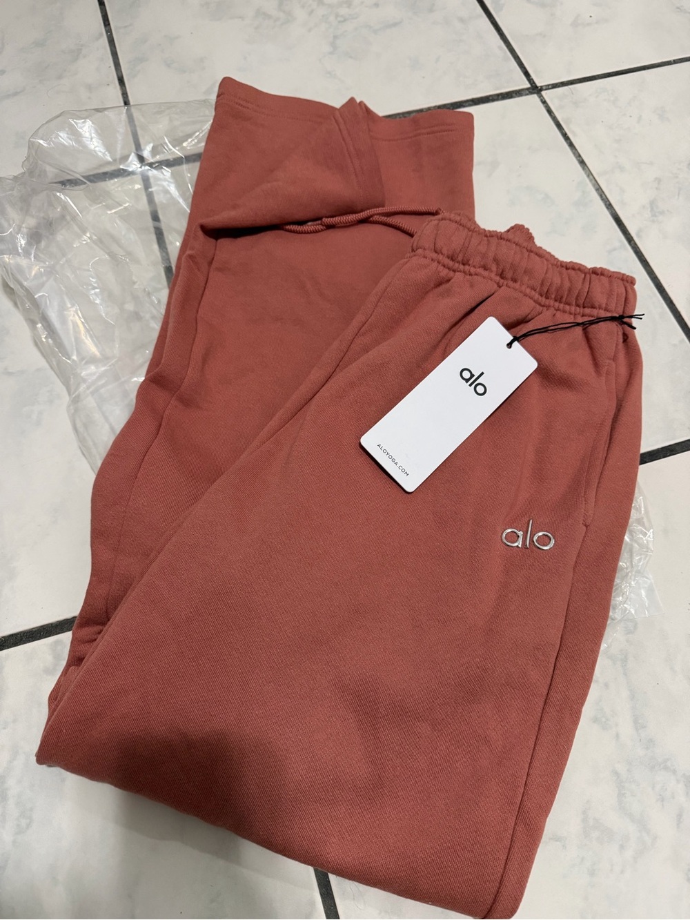 ALO accolade straight leg sweatpants